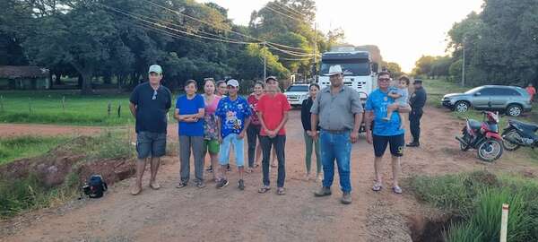 San Juan Bautista: vecinos de Loma Perõ reanudan movilización y exigen reinicio de obras de la “Ruta del Progreso” - Nacionales - ABC Color