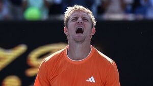 Davidovich se encara con un aficionado que le hizo una "peineta"