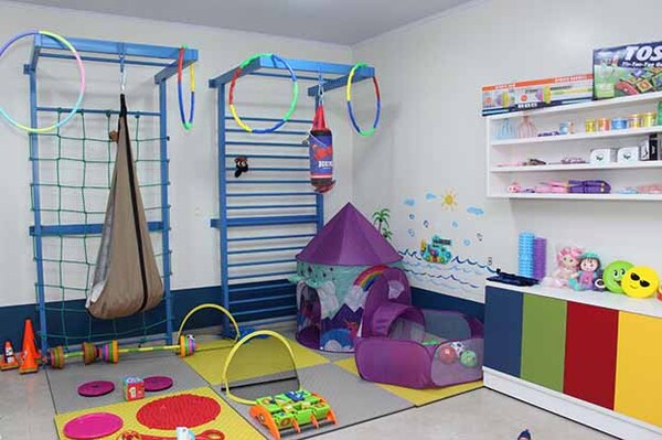 Itaipú presenta equipamiento adquirido para el nuevo Centro TEA de Campo 9 | DIARIO PRIMERA PLANA