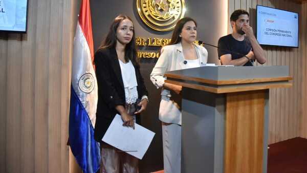 Johanna Ortega denuncia a 14 concejales de Asunción por lesión de confianza