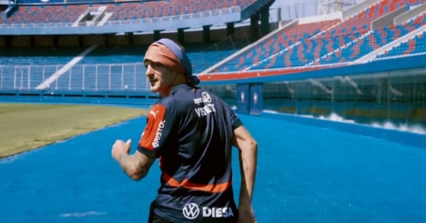 Cerro presenta a Vegetti con guiño a Piratas del Caribe