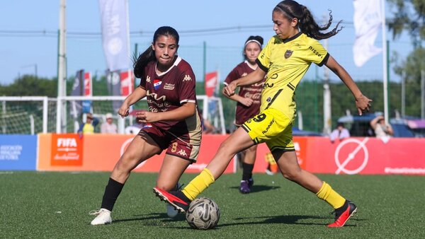 Intensa disputa en el Promocional de fútbol femenino Sub 15