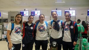 La Albirroja absoluta viajó a Estados Unidos con Claudia Martínez