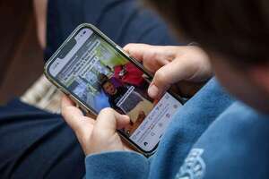 Jóvenes latinoamericanos se informan entre memes y videos cortos, según un estudio  - Tecnología - ABC Color