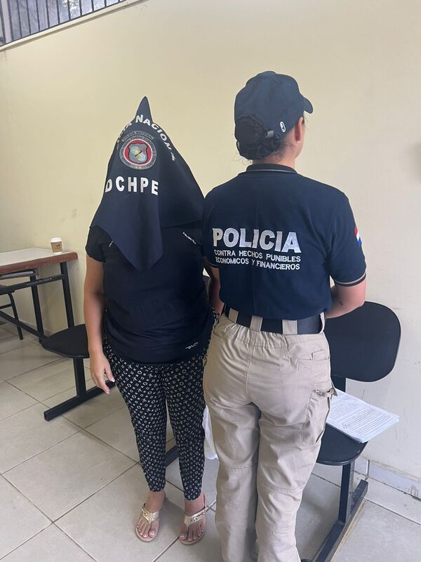 Detienen a presuntas responsables de amenazas contra director de medio El Observador