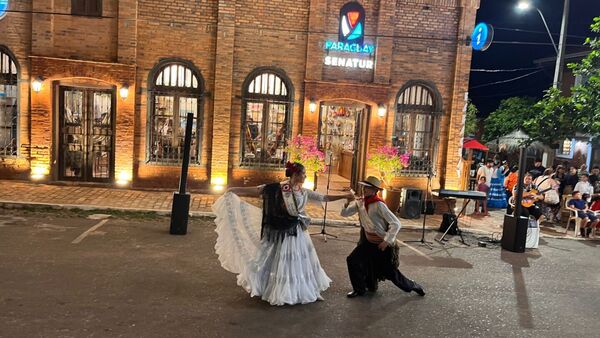 Ciro Pacuá y Dulce López, niños embajadores de la polca paraguaya