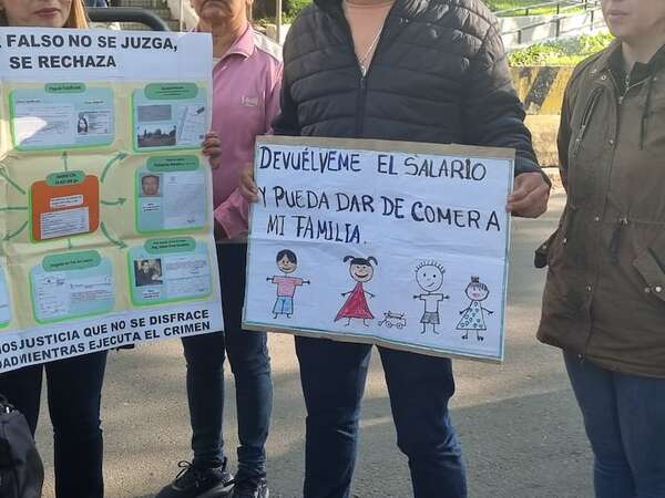 Mafia de los pagarés: docentes no descartan encadenarse frente a la CSJ  - Nacionales - ABC Color