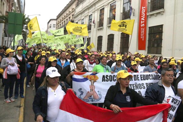 Docentes replantean la reforma de la Caja Fiscal y exigen mayor aporte estatal