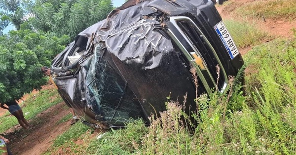 Grave vuelco de camioneta en Yby Ya’u - Concepción al Día