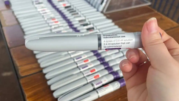 Farmaceútica afirma que no produce adelgazante en presentación de lapicera