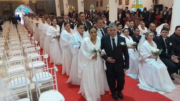 Organizan el primer casamiento comunitario en la Iglesia de Ybaroty, en Villarrica - Nacionales - ABC Color