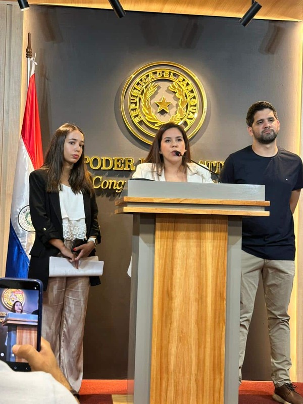 Ortega denuncia a 14 concejales por lesión de confianza