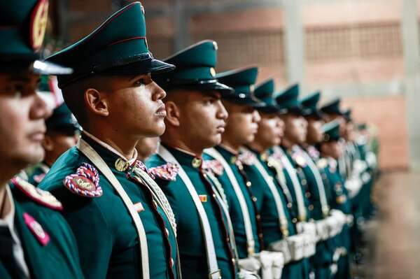 Aportes jubilatorios para fuerzas militares son insuficientes porque hay pocos efectivos activos, afirman - Economía - ABC Color