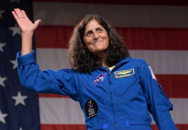 Sunita Williams, la astronauta que quedó varada nueve meses en el espacio, se retira de la NASA - Ciencia - ABC Color