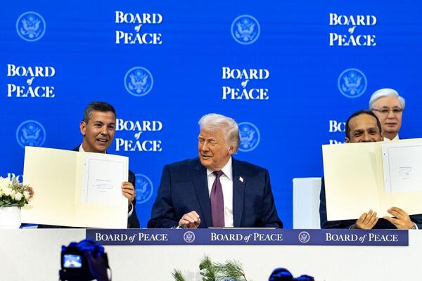 Paraguay como actor global: Peña firma en Davos la creación de la «Junta por la Paz»