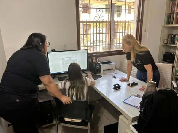 Imputan a abogada del caso Mafia de Pagarés por amenaza a periodista