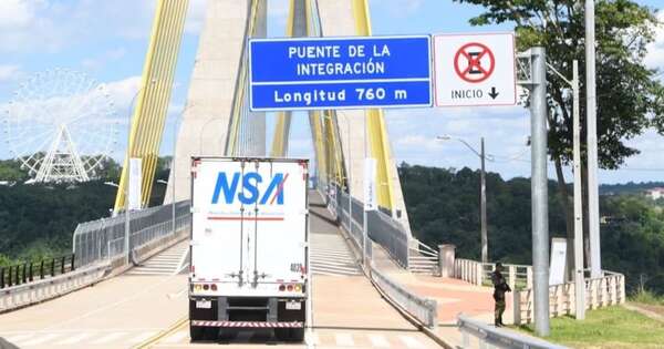 Diario HOY | Migraciones: habrá fluidez en paso de buses de turismo por el Puente de la Integración