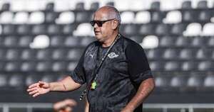 La Nación / Búsqueda urgente de un delantero