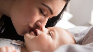 Besos: experto advierte que pueden transmitir virus y bacterias - Portal Digital Cáritas Universidad Católica