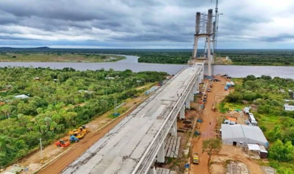 Puente bioceánico sobre el río Paraguay alcanza 80% de avance y prevén apertura en septiembre