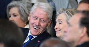 La Nación / Congresistas inician proceso contra los Clinton por desacato en caso Epstein