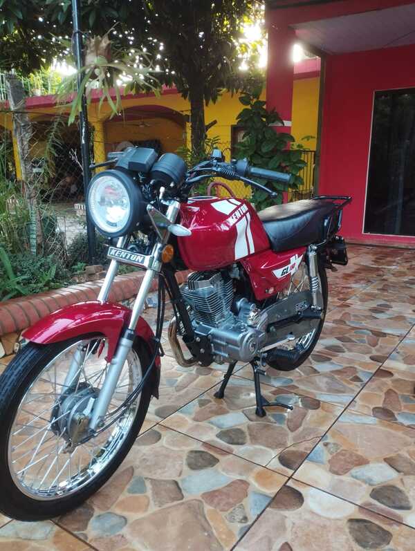 Policía aprehende a un adolescente y recupera motocicleta denunciada como hurtada