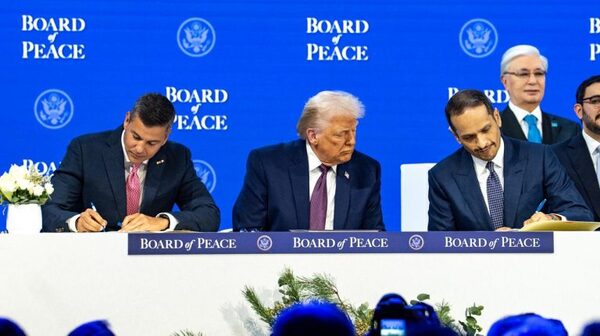 Presidente Peña firmó acta como miembro fundador de la «Junta por la Paz»