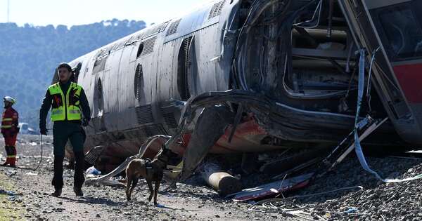 La Nación / España: sube a 45 muertos por catástrofe ferroviaria y reportan otro accidente