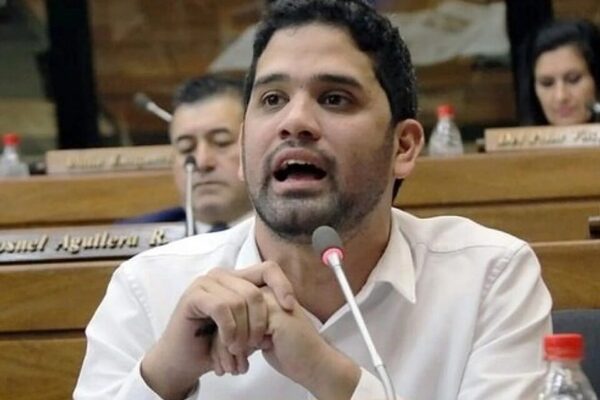 Afirman que de hecho los parlamentarios ni siquiera deberían tener una jubilación