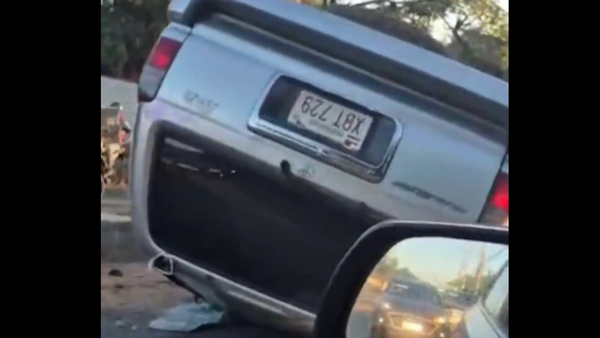 ¡Sustazo! El sol le encandiló y perdió el control de su auto