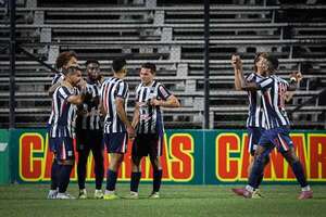Tres jugadores de Alianza Lima fueron denunciados por supuesto abuso sexual - Fútbol Internacional - ABC Color
