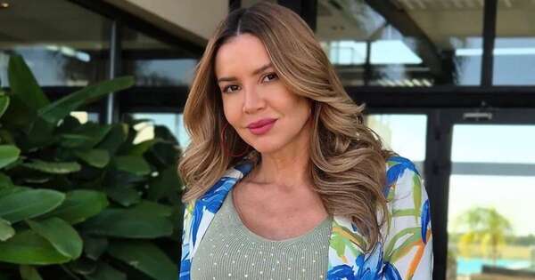 Diario HOY | A Dallys Ferreira se le soltó un tacón en programa en vivo