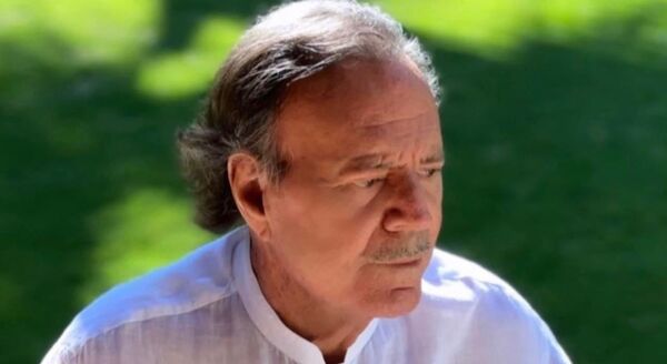 Julio Iglesias difundió chats con sus denunciantes: “Todo tiene un límite”
