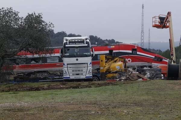 España: fallecidos en accidente de tren quedan en 45, tras dos cuerpos localizados hoy - Mundo - ABC Color