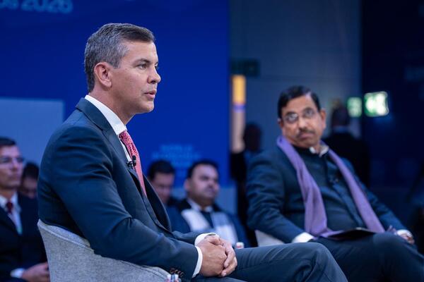 Presidente Peña en panel de movilización de inversiones en energía en Davos