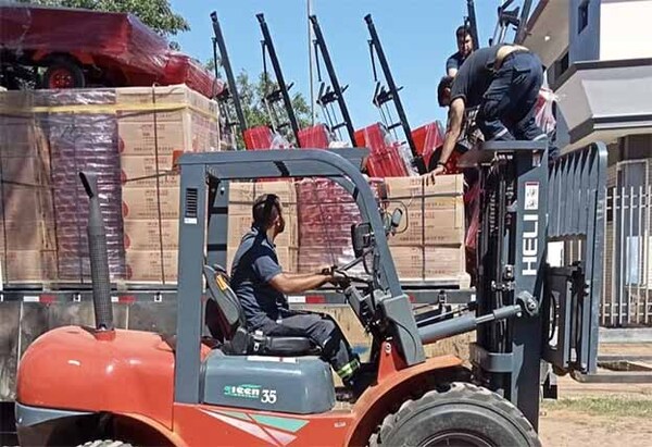 Itaipú impulsa la agricultura familiar con entrega de insumos, maquinarias y asistencia técnica | DIARIO PRIMERA PLANA