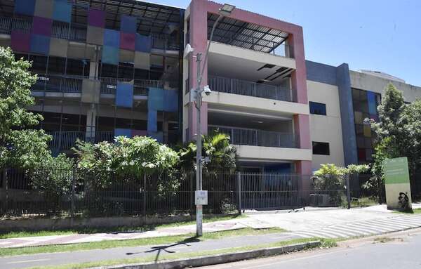 Autobombo del MEC vs realidad: Escuela San Francisco volverá a las aulas improvisadas por segundo año - Nacionales - ABC Color