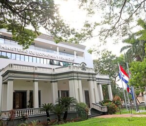 MEF descarta subir impuestos para cubrir el déficit de la Caja Fiscal - El Trueno