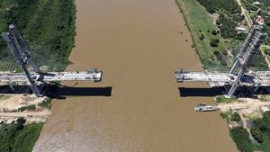Corredor bioceánico: Puente de Carmelo Peralta está a 125 metros de su unión con Brasil