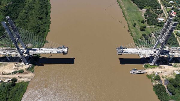 Corredor bioceánico: Puente de Carmelo Peralta está a 125 metros de su unión con Brasil