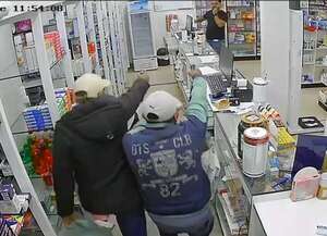 Video: asaltan farmacia en Minga Guazú y se llevan 50 cajas de fármacos para adelgazar - ABC en el Este - ABC Color