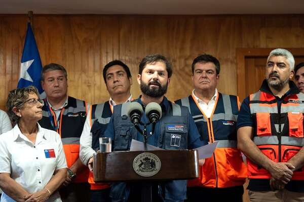 Boric decreta 2 días de duelo por los 21 muertos en incendios en zona centro-sur de Chile - Mundo - ABC Color