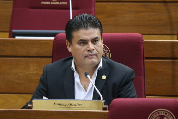 Diputado rechaza aumento de impuestos como alternativa para financiar déficit de la Caja Fiscal