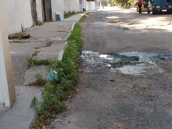 Vecinos de Lambaré denuncian acumulación de agua servida y abandono municipal - Nacionales - ABC Color