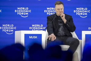 Musk en Davos: Una planta solar en España surtiría a Europa