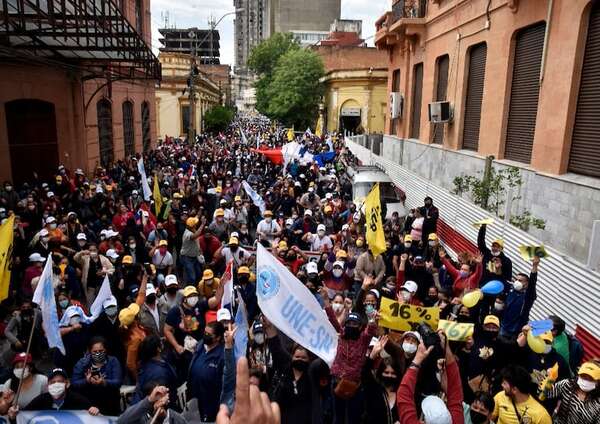 Jubilación de las fuerzas públicas se ha financiado en 71% con impuestos - Economía - ABC Color