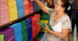 La Nación / Se registra una alta demanda de los útiles escolares en Mercado 4