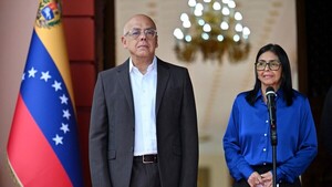 Delcy acordó cooperar antes de la caída de Maduro, según prensa