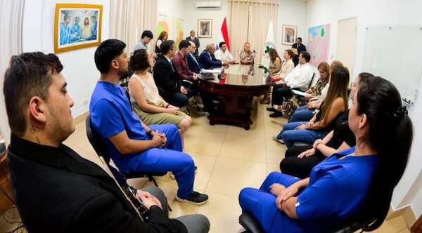 Popular / Salud entregó becas a médicos residentes para estudiar en la "madre patria"