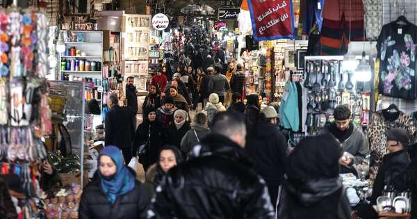 La Nación / Trump anunció el envío de una flota para presionar a Irán por represión de protestas